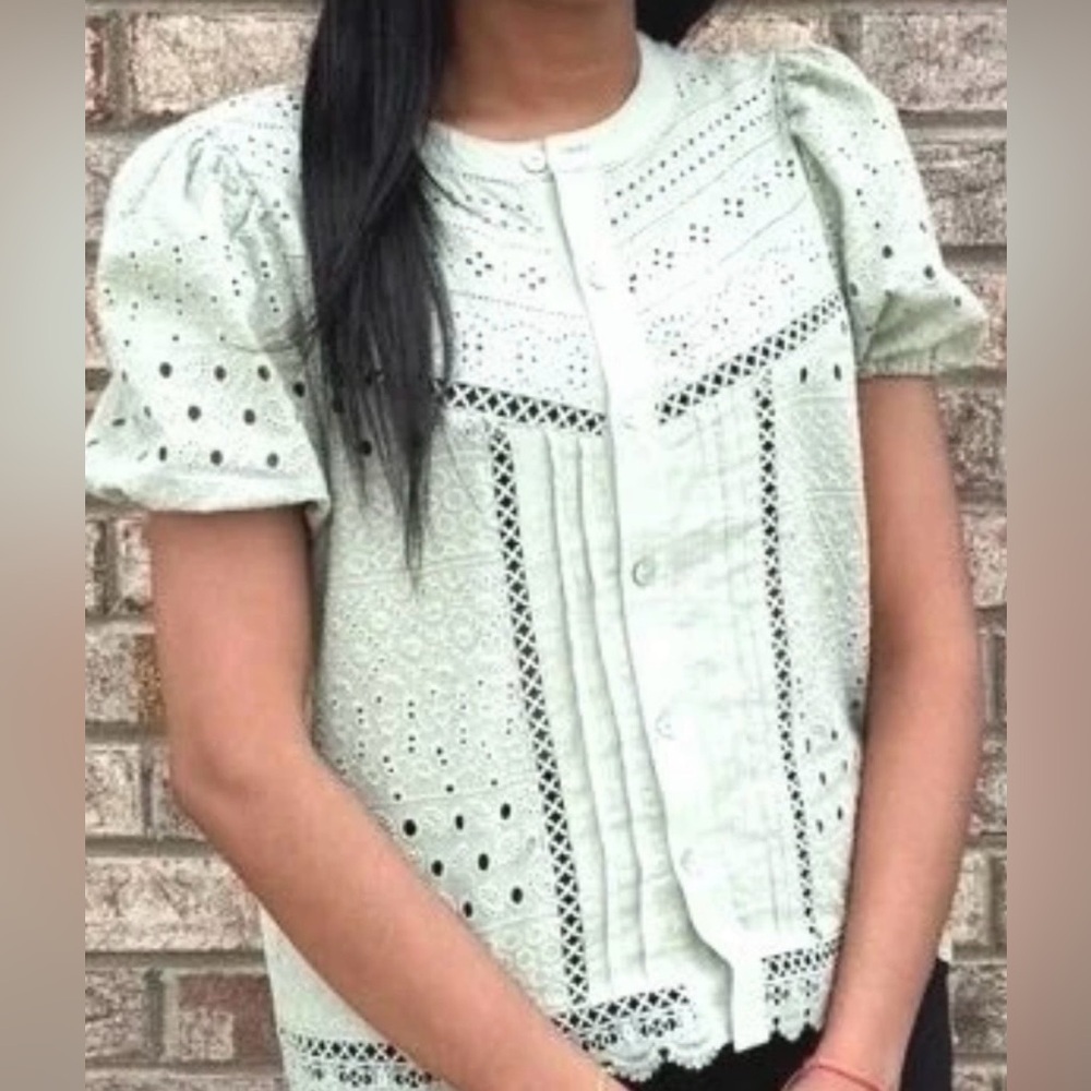 Women's Eyelet Button-Front Blouse in Mint